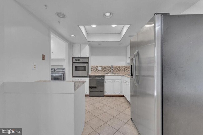 Building Photo - 40 Rittenhouse Dr