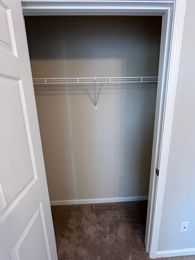 Building Photo - HALF OFF ONE MONTH AT UPPER STONE!