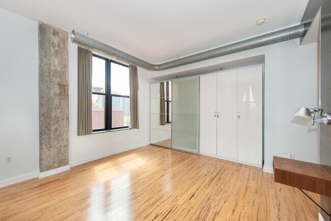 Building Photo - 232 Pavonia Ave