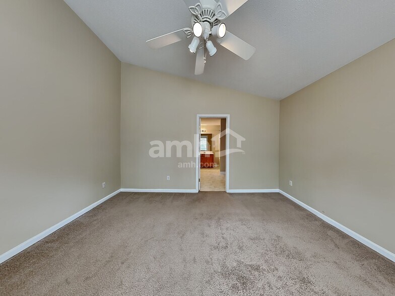Building Photo - 316 Garfield Ln