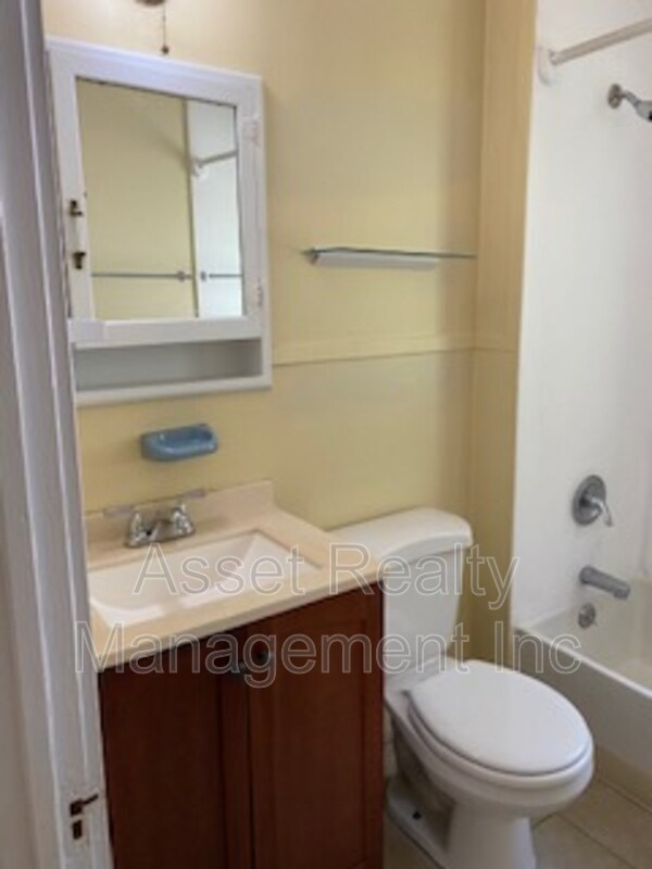 Building Photo - 150 Outer Dr