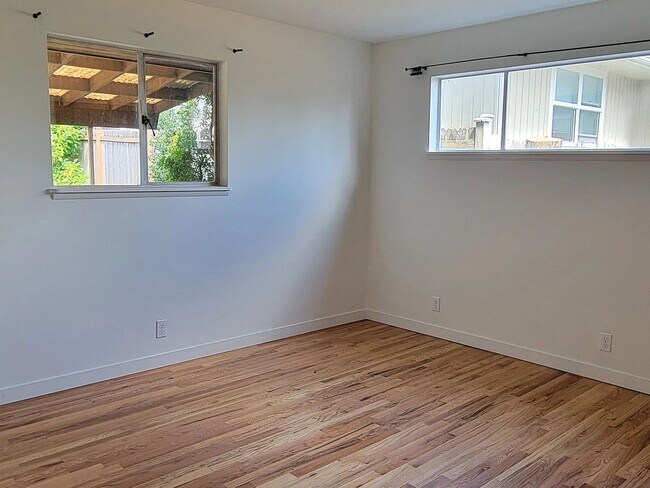 Building Photo - Updated 3-Bedroom Home with Spacious Yard in Broadview/Bitter Lake