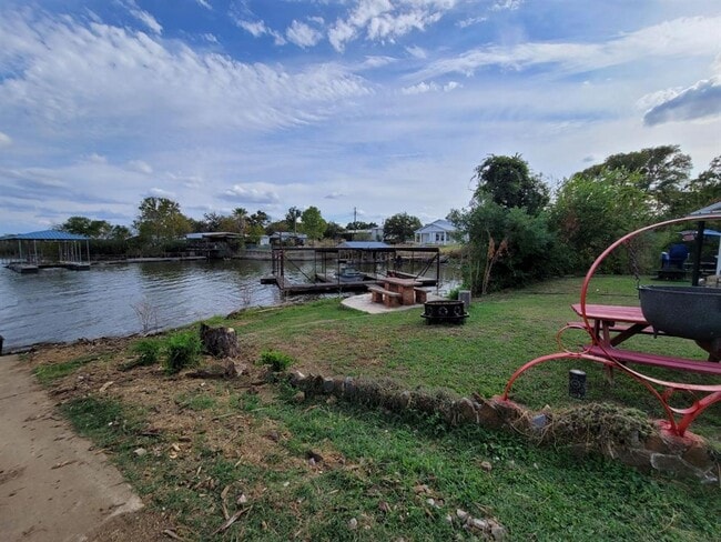 Building Photo - 161 Alexander Dr