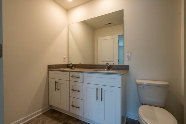 Building Photo - Beautiful newly constructed 3 bed and 2.5 bath townhouse with garage in the heart of jonesborough.