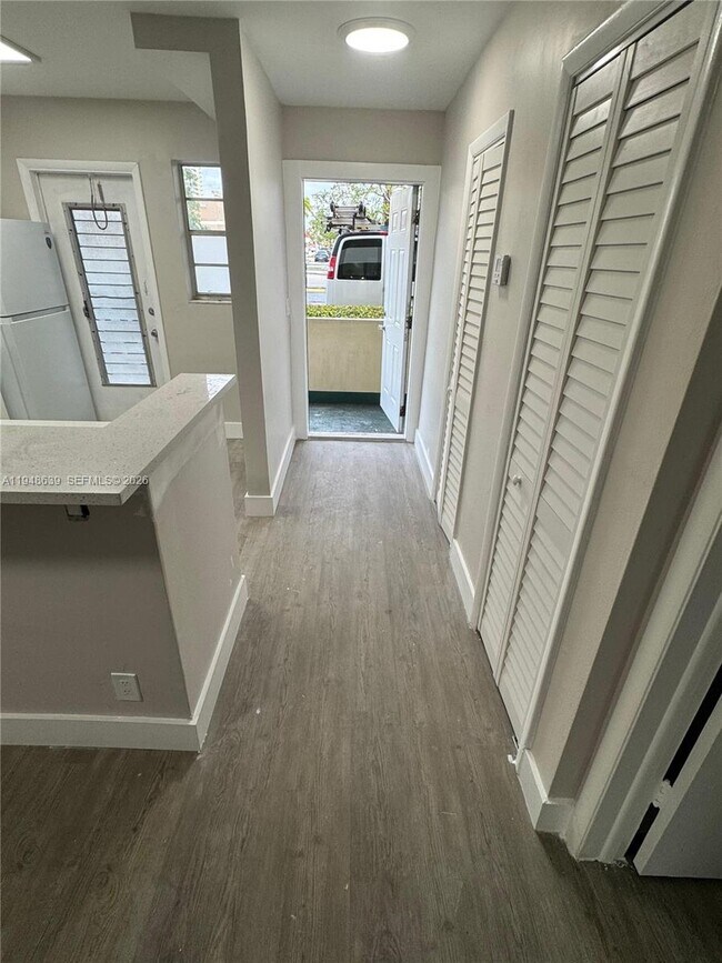 Building Photo - 1333 E Hallandale Beach Blvd