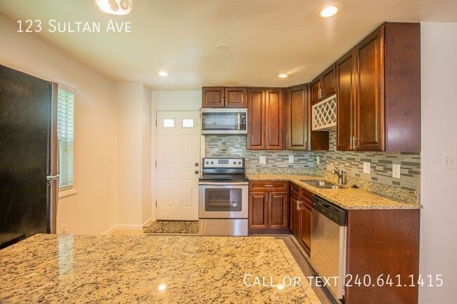 Building Photo - 123 Sultan Ave