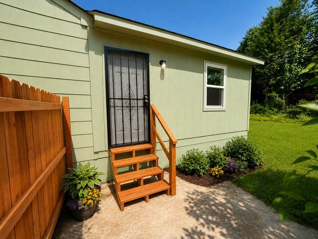 Building Photo - 3744 Mandalay Dr