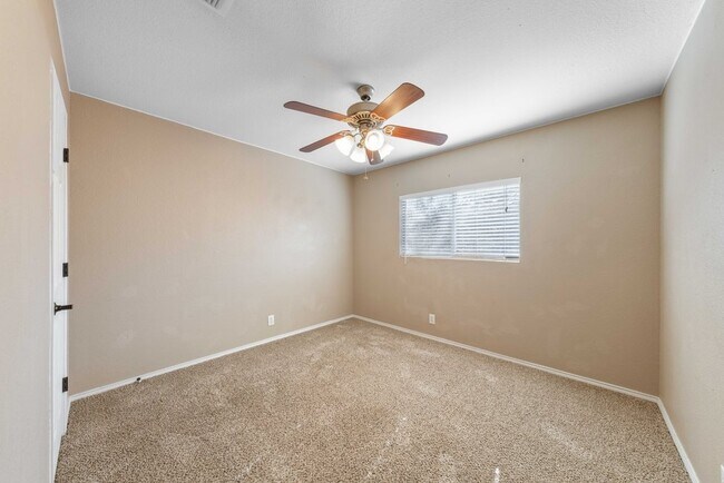 Building Photo - 219 Coriander Bend