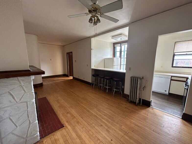 Building Photo - 612 Howard Plz