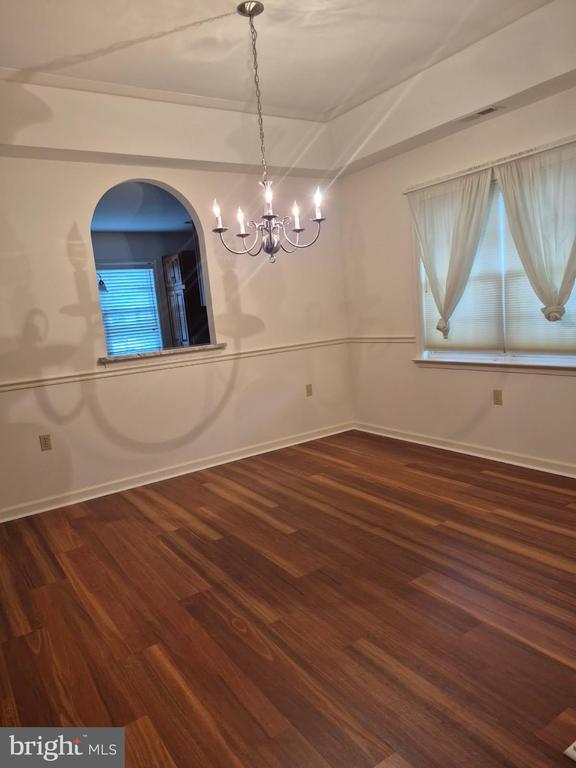 Building Photo - 1023 E Schumaker Manor Dr