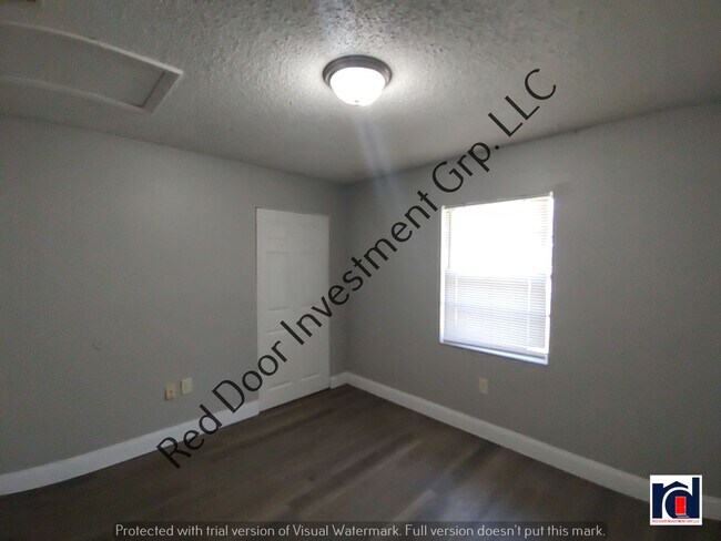 Building Photo - Large 2/1- Minutes from Downtown Leesburg/...