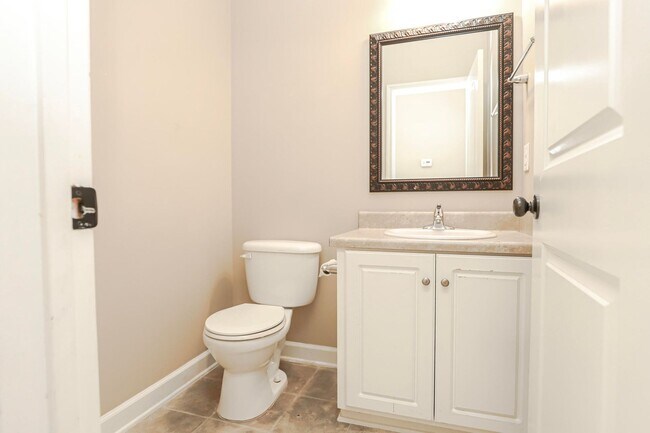 Building Photo - 4 Bedroom 2.5 Bath in Grovetown!