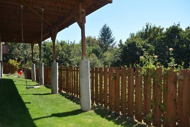 Building Photo - Amazing 4 bedroom home on Tumwater Hill!!