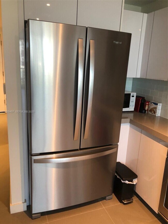 Building Photo - 1600 NE 1st Ave