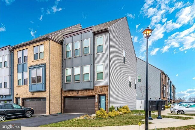 Building Photo - 45366 Daveno Square