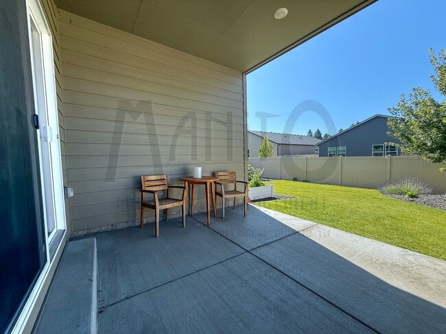 Building Photo - Stunning Windhaven Home