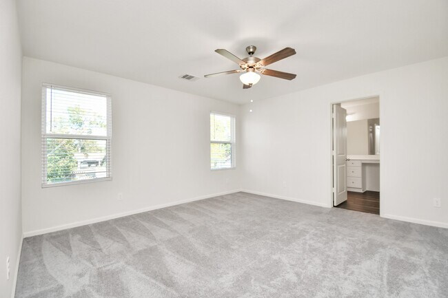 Building Photo - 7819 Royalwood Dr