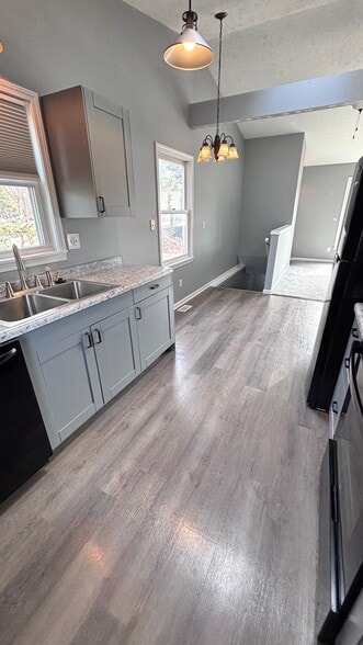 Building Photo - 3420 Parkwood Dr