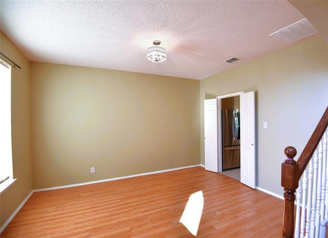 Building Photo - 3921 Lakeside Dr