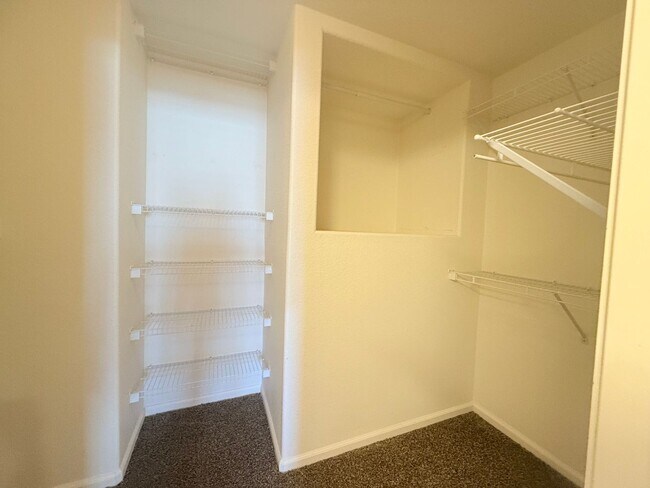 Building Photo - $O DEPOSIT OPTION. SPACIOUS 3-BEDROOM TOWNHOUSE IN KENSINGTON TOWNHOMES