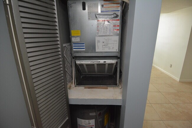 Building Photo - 1385 Crystal Way