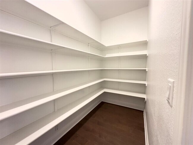 Building Photo - 17916 Umberto Dr
