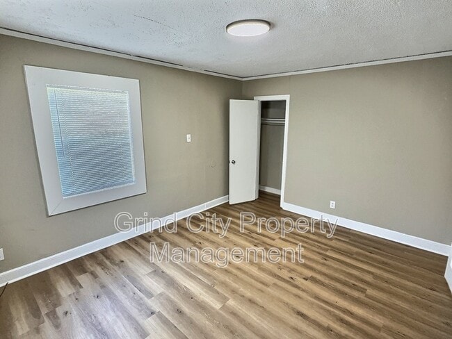 Building Photo - 1065 N Holmes St