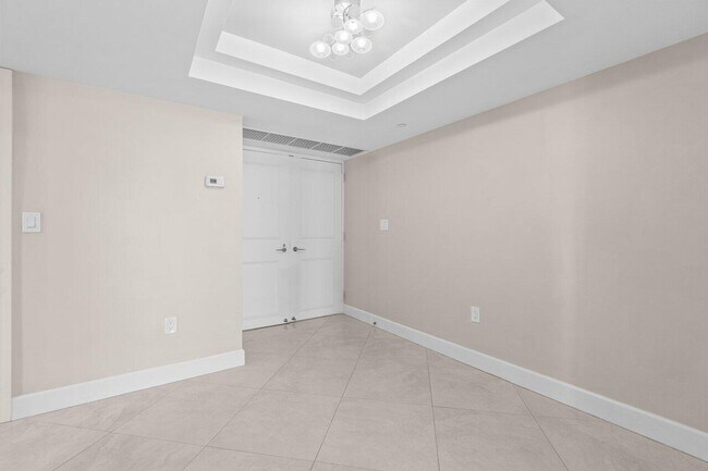 Building Photo - 5070 N Ocean Dr