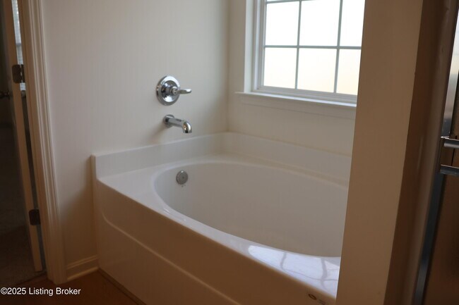 Building Photo - 11703 Parkview Pt