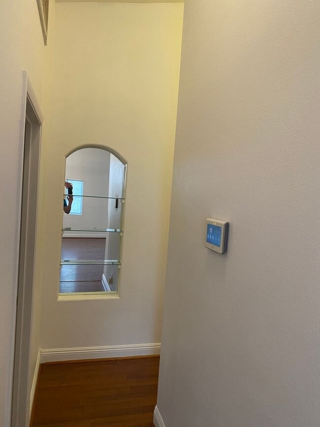 Building Photo - NW!! Single Story!! No Carpet!! No HOA!! B...