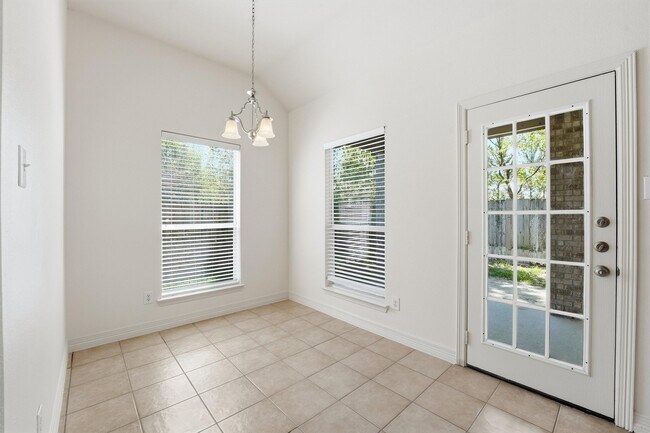 Building Photo - 21654 Horseshoe Dr