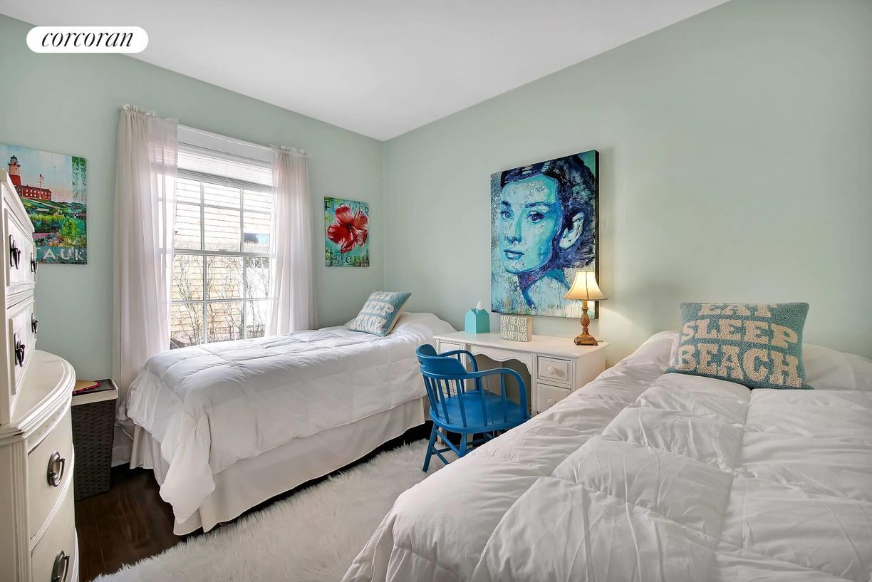 Building Photo - 26 Henry St