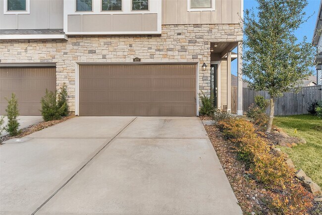 Building Photo - 677 Royal Arch Dr