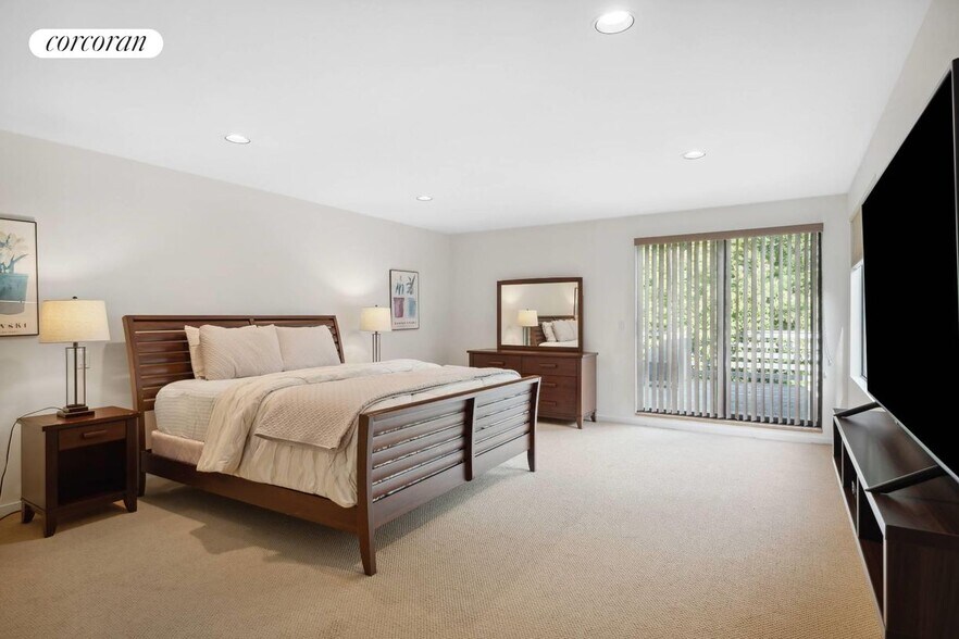 Building Photo - 26 Woodland Way