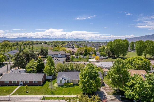 Building Photo - 4 Bedroom Family Home in Beautiful American Fork!