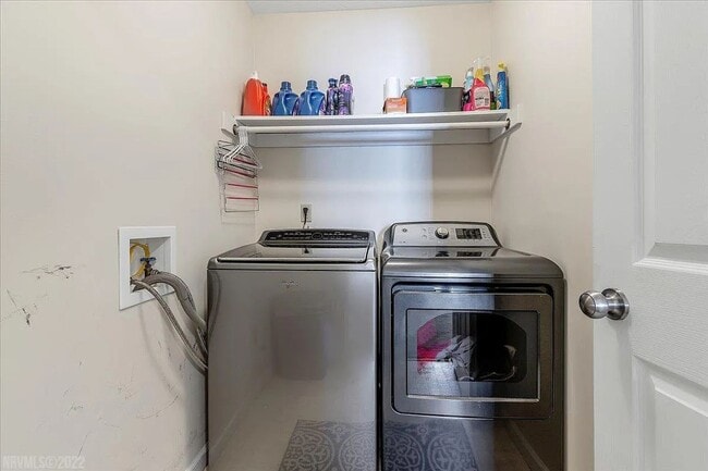 Building Photo - 1641 York Dr NW