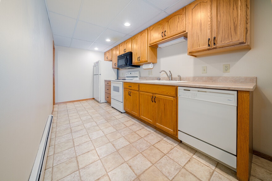 Kitchen - 617 N Cedar St