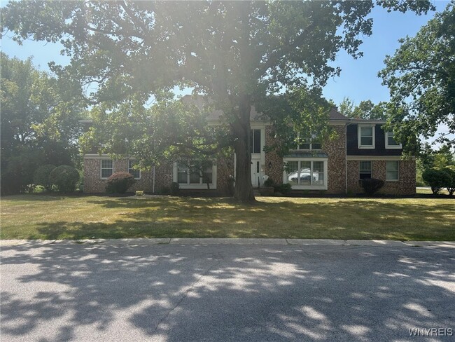 Primary Photo - 80 Carriage Dr