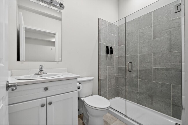 Building Photo - 980 N Marshall St