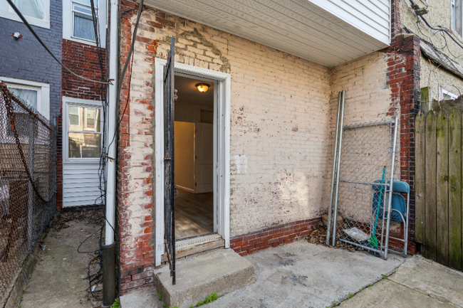 Building Photo - 2556 N Jessup St