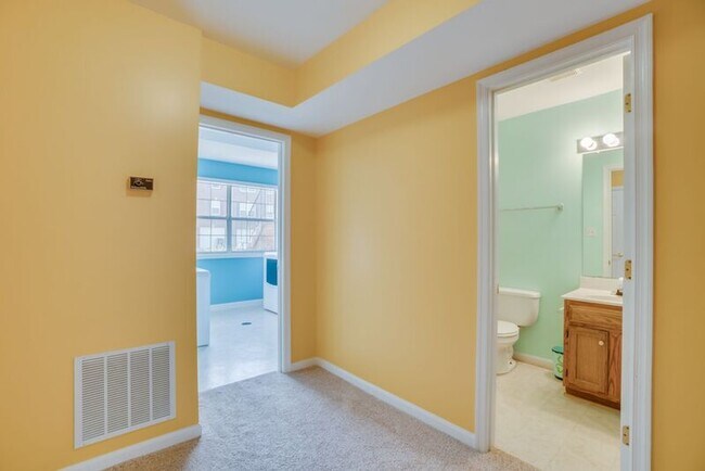 Building Photo - 206 Dundee Pl