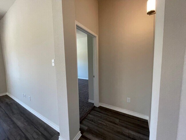 Building Photo - 7726 Merry Oaks Cv