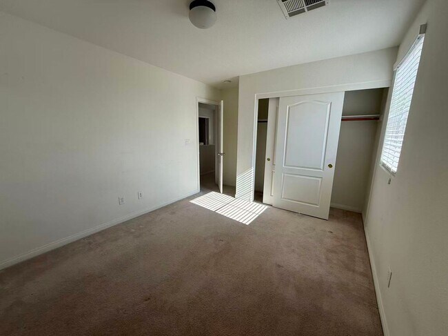 Building Photo - GORGEOUS 2-STORY HOME IN THE VISTAS