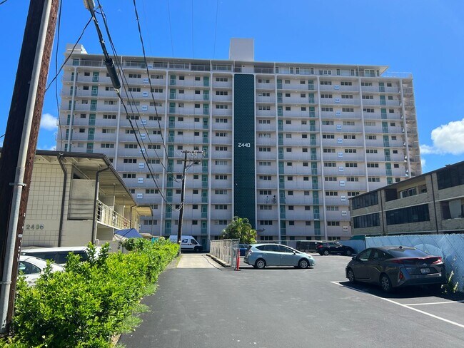 Building Photo - 3 Bedroom / 1.5 Bath in Honolulu