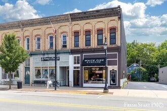 Building Photo - Convenient & Comfortable Living in Downtow...