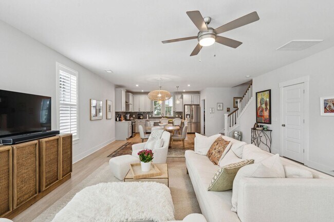 Building Photo - Waterfront Living in Stone view – 3BR Home...
