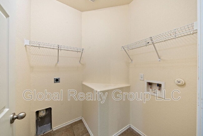 Building Photo - 2118 Pecan Haven