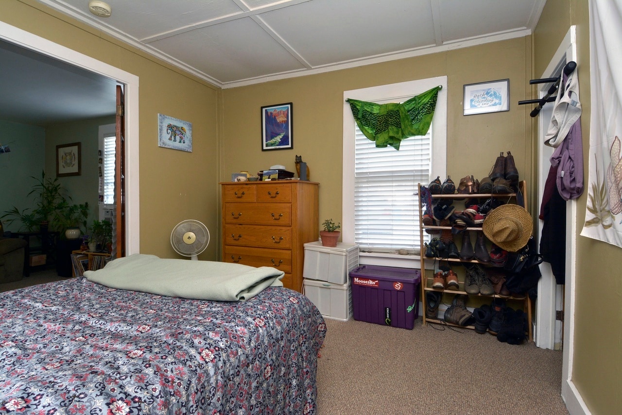 Bedroom - 1374 E Algonquin Rd