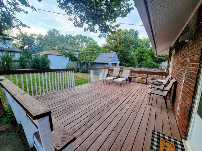 Building Photo - 5830 Holmes St