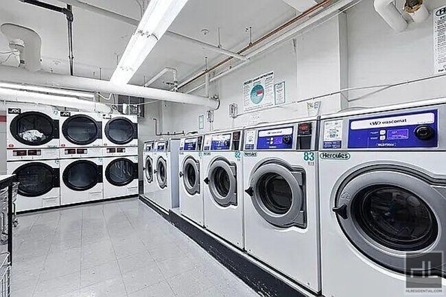 Building Photo - JAY ST